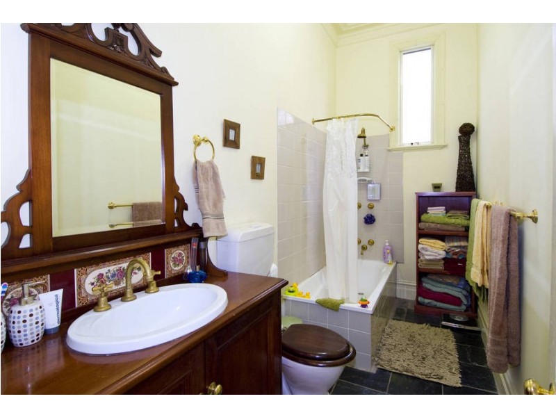 10 Thomson Street, Seddon VIC 3011