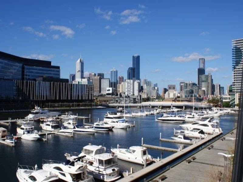 402 / 98 River Esplanade, Docklands VIC 3008