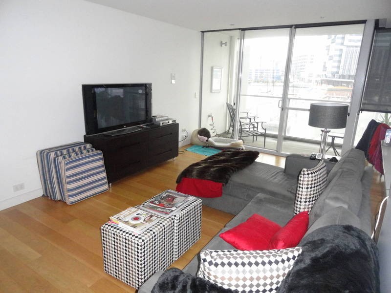 302 / 86 River Esplanade, Docklands VIC 3008