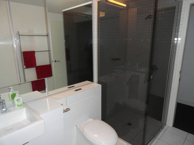 302 / 86 River Esplanade, Docklands VIC 3008