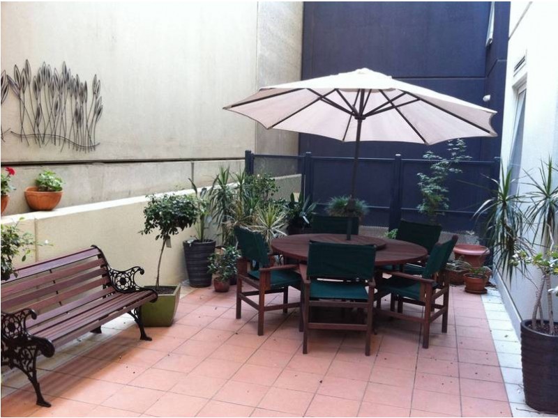 18/ 79 Whiteman Street, Southbank VIC 3006