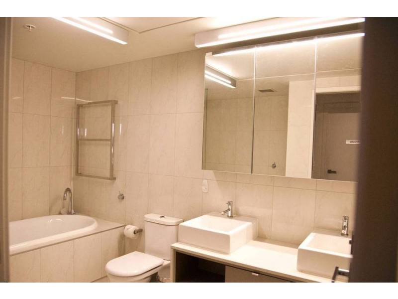 2005 / 90 Lorimer Street, Docklands VIC 3008