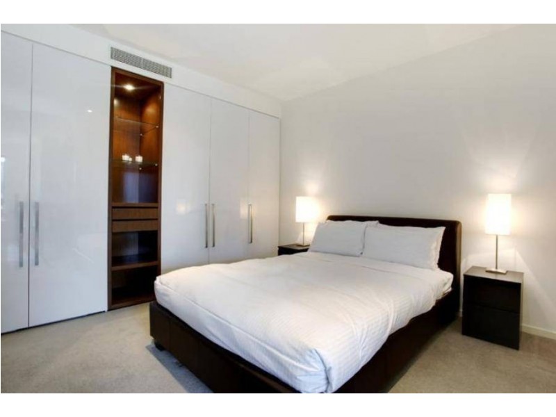 1709 / 7 Riverside Quay, Southbank VIC 3006