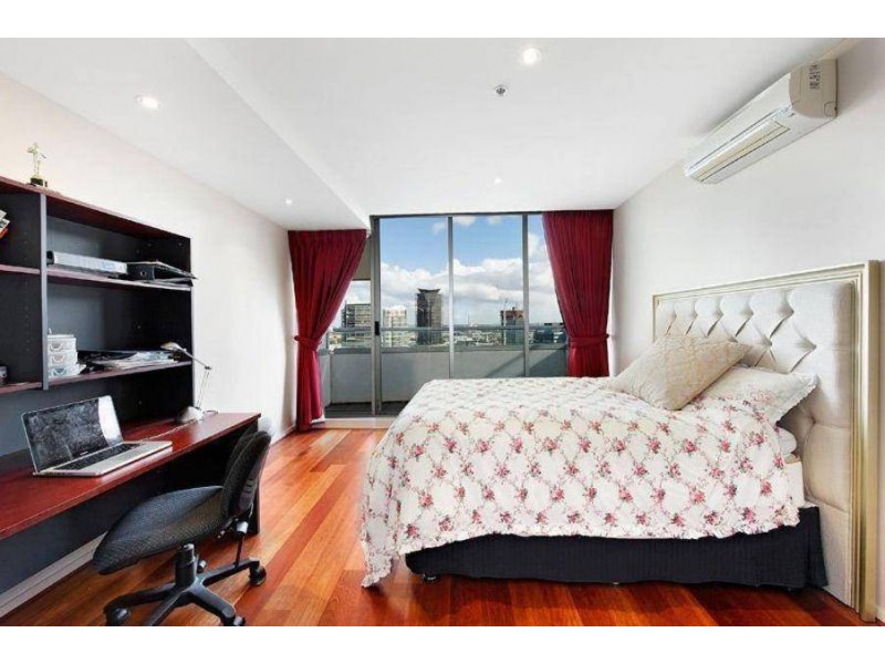 1805 /  8 McCrae Street, Docklands VIC 3008