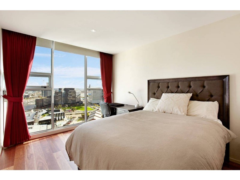 1805 /  8 McCrae Street, Docklands VIC 3008