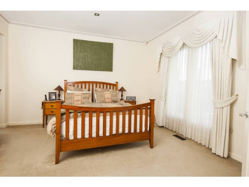 14 Beddoe Avenue, Bentleigh East VIC 3165