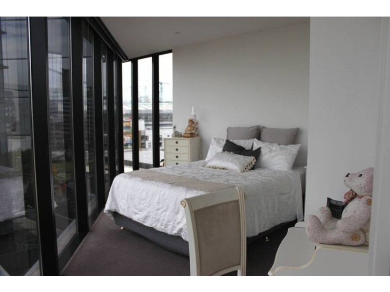 908 / 8 Waterview Walk, Docklands VIC 3008
