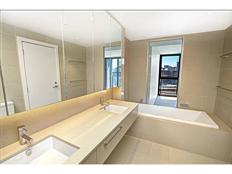 1106 / 1 Point Park Crescent, Docklands VIC 3008