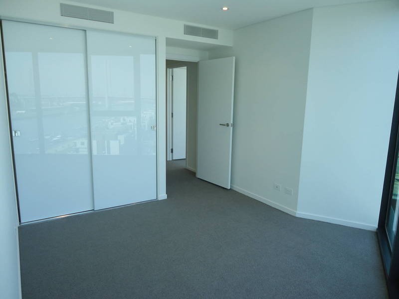 1106 / 1 Point Park Crescent, Docklands VIC 3008