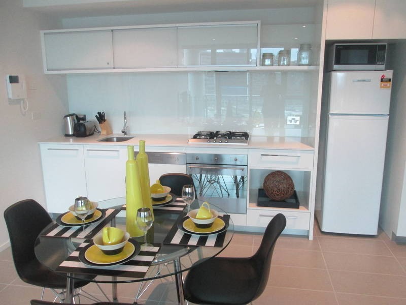 904 / 1 Point Park Crescent, Docklands VIC 3008