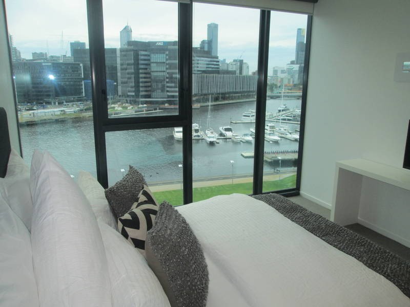904 / 1 Point Park Crescent, Docklands VIC 3008