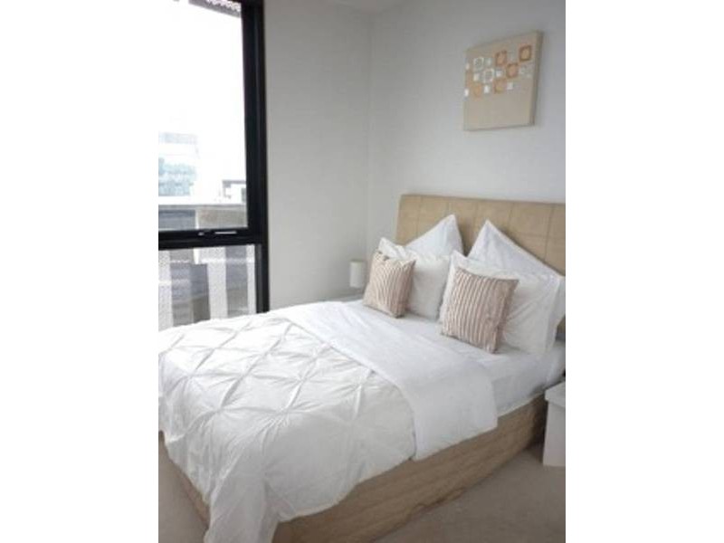 1705 / 8 Waterview Walk, Docklands VIC 3008