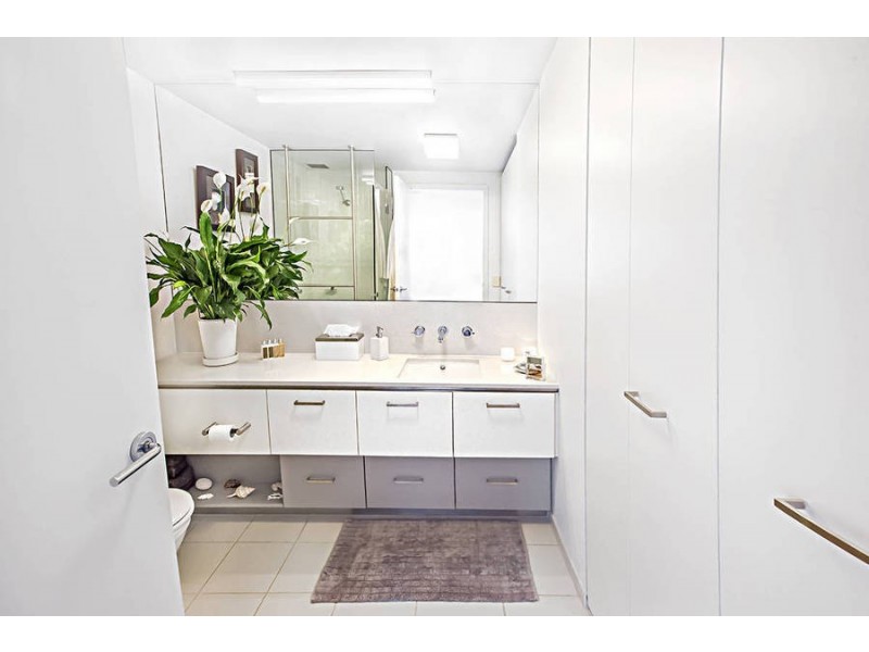 706 / 50 Lorimer Street, Docklands VIC 3008