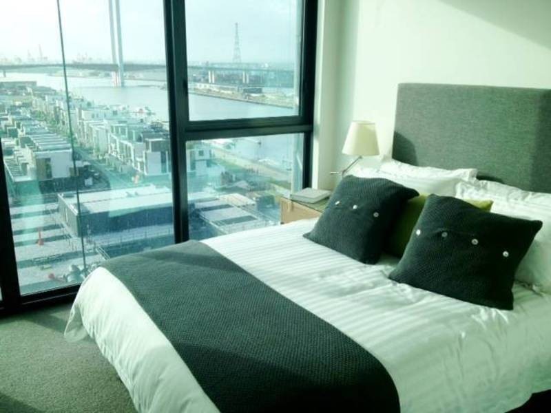 907 /  1 Point Park Crescent, Docklands VIC 3008