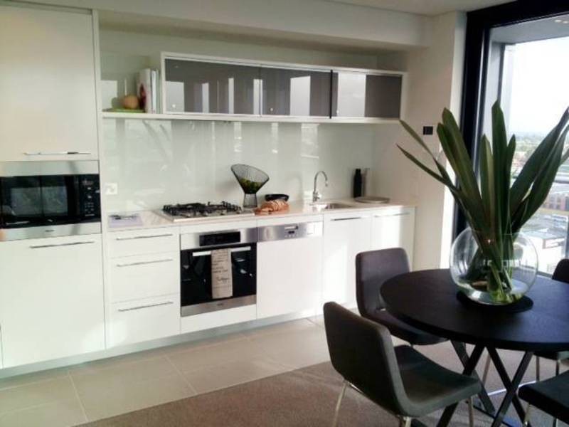 907 /  1 Point Park Crescent, Docklands VIC 3008