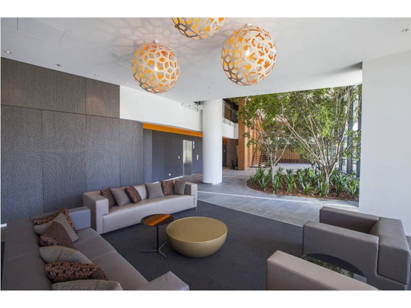 907 /  1 Point Park Crescent, Docklands VIC 3008