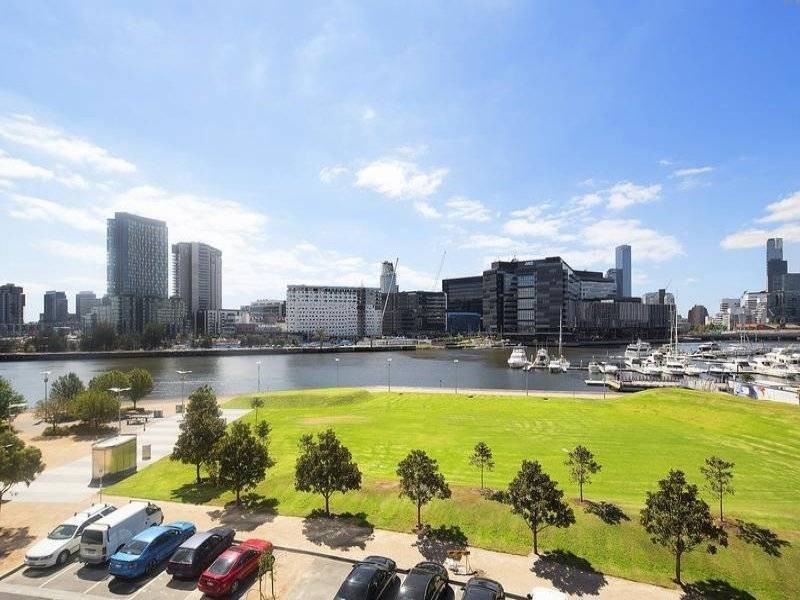 705 / 1 Point Park Crescent, Docklands VIC 3008