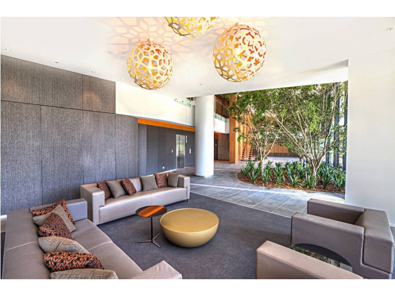 705 / 1 Point Park Crescent, Docklands VIC 3008