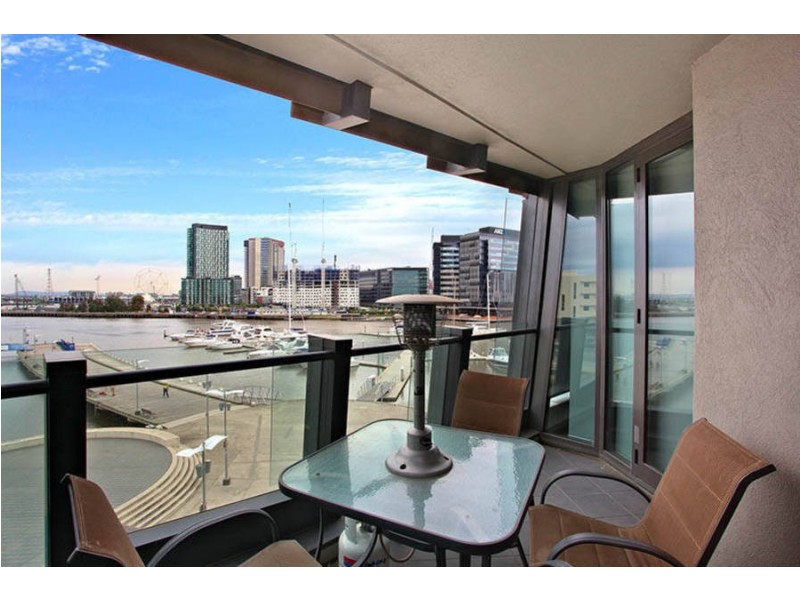 401 / 98 River Esplande, Docklands VIC 3008