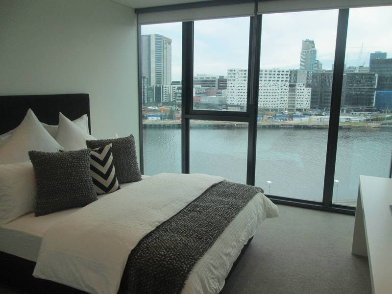 605 / 1 Point Park Crescent, Docklands VIC 3008