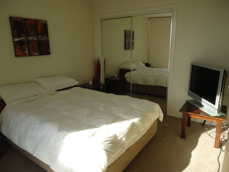 1210 / 100 Harbour Esplanade, Docklands VIC 3008