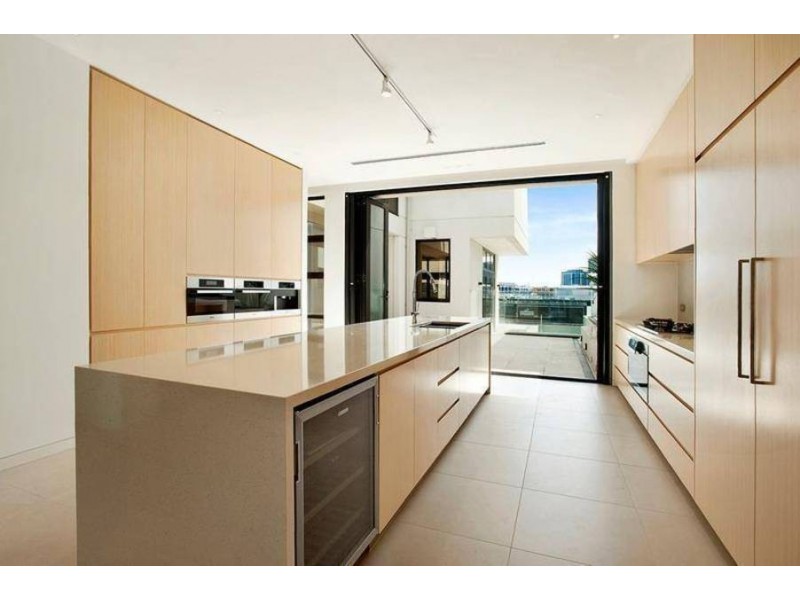 70  Southwharf Drive, Docklands VIC 3008