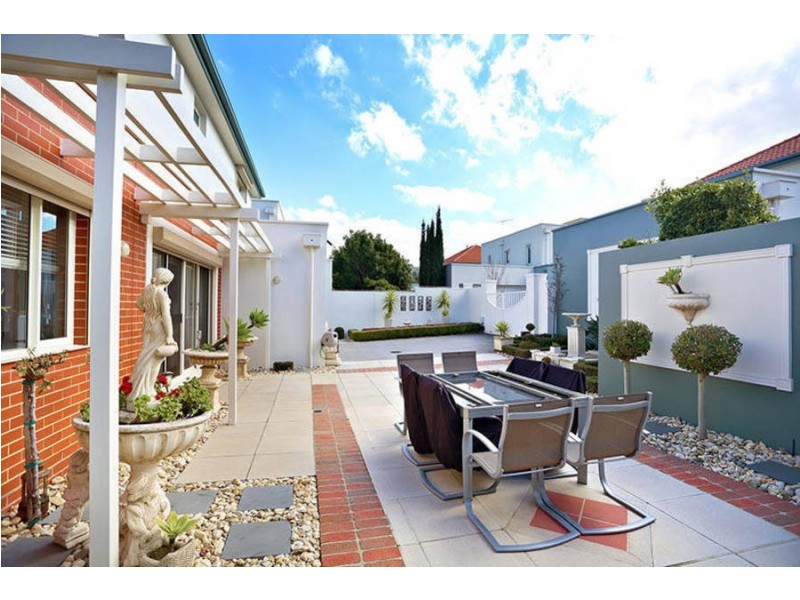 140 Beach Street, Port Melbourne VIC 3207