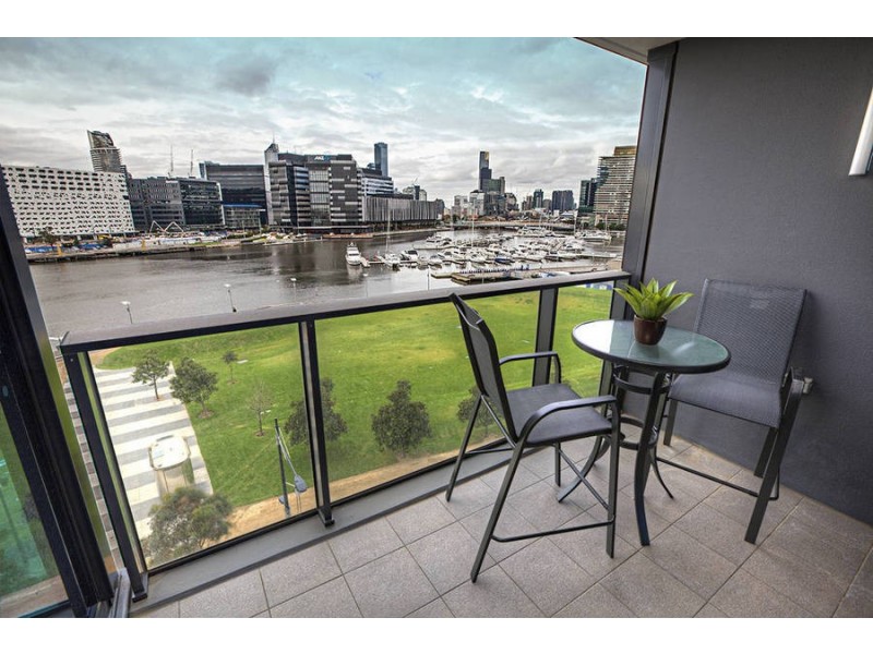 905 / 1 Point Park Crescent, Docklands VIC 3008