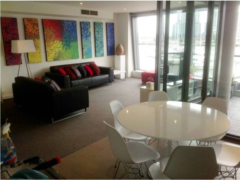 303 / 98 River Esplanade, Docklands VIC 3008