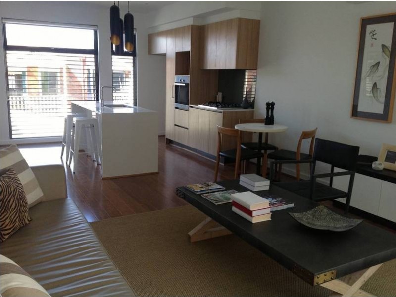 11 / 82 Roseneath Street, Clifton Hill VIC 3068