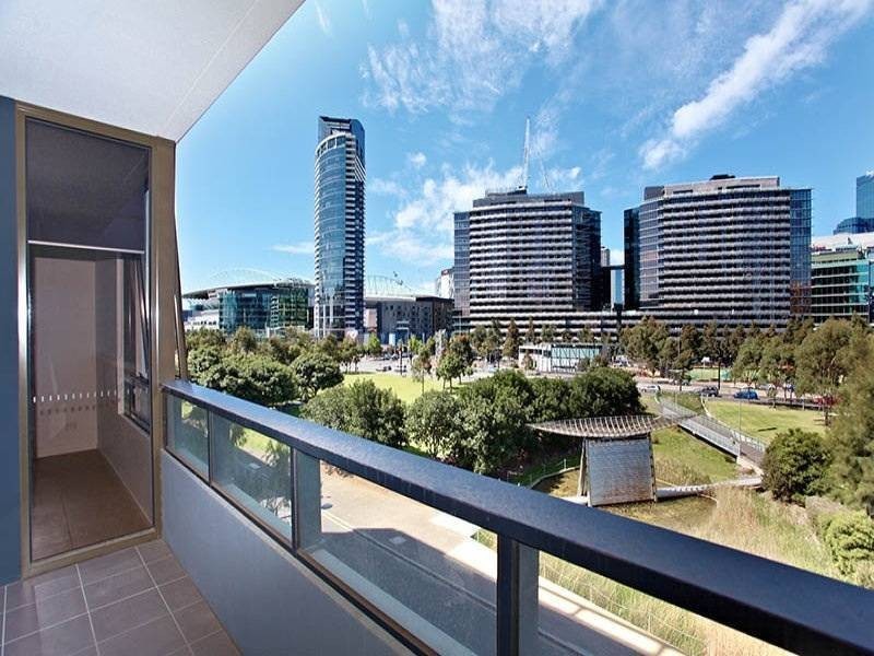 1 Encounter Way, Docklands VIC 3008