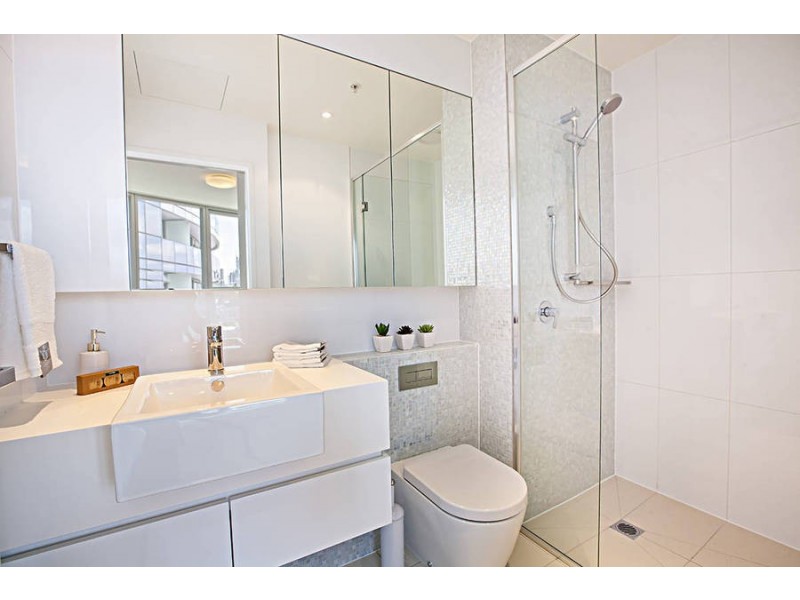 806N / 241 Harbour Esplanade, Docklands VIC 3008