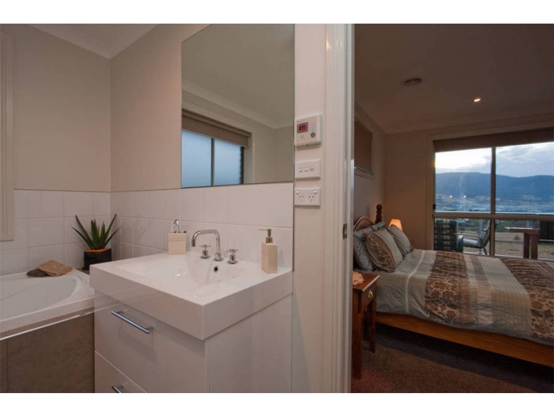 6 Rachel Crescent, Old Beach TAS 7017