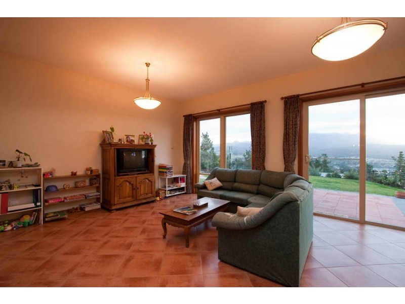 1,19 Carnation Terrace, Kingston TAS 7050