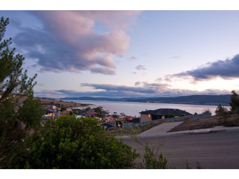 1/628 Oceana Drive, Tranmere TAS 7018