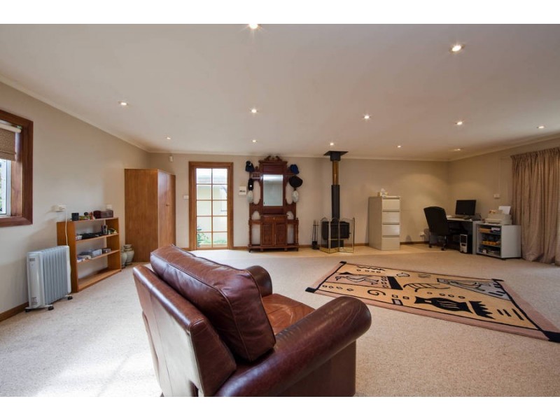 11 Hanslows Road, Cambridge TAS 7170