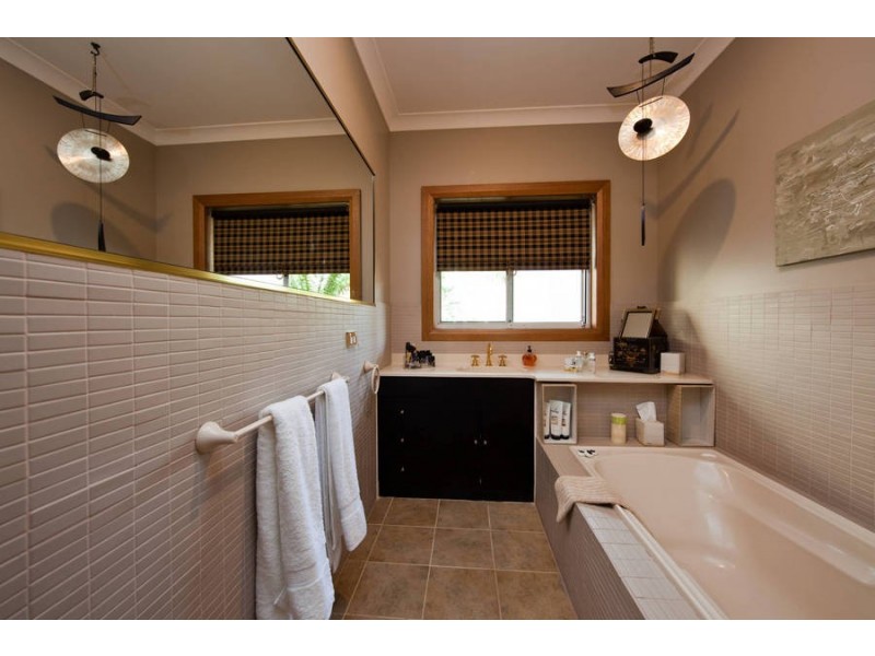 11 Hanslows Road, Cambridge TAS 7170