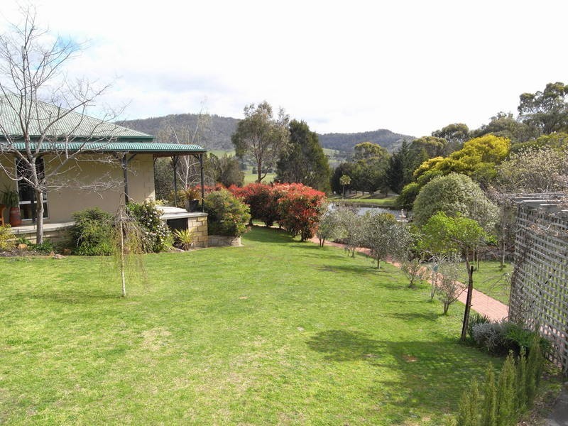 11 Hanslows Road, Cambridge TAS 7170