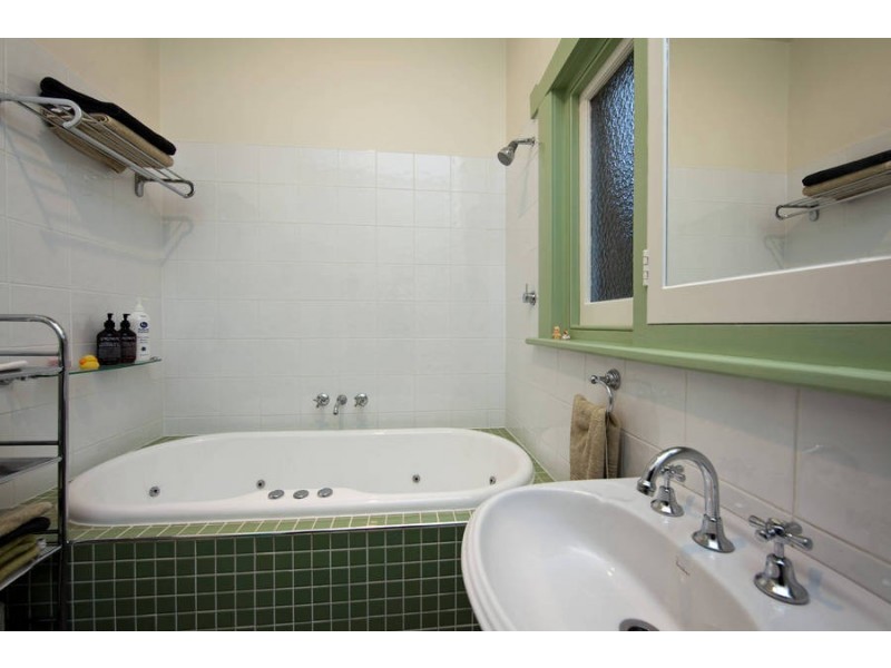 1 McTavish Avenue, North Hobart TAS 7000