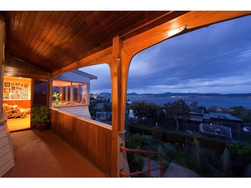 9 Red Knights Road, Sandy Bay TAS 7005