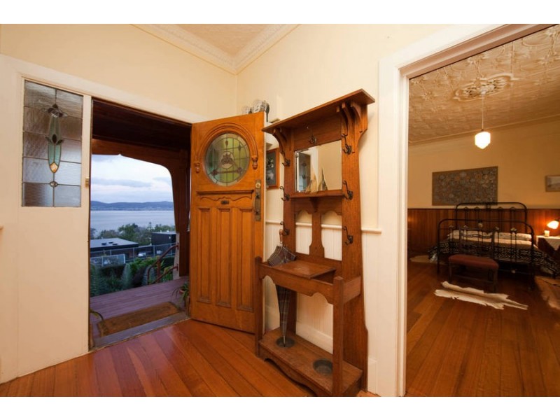 9 Red Knights Road, Sandy Bay TAS 7005