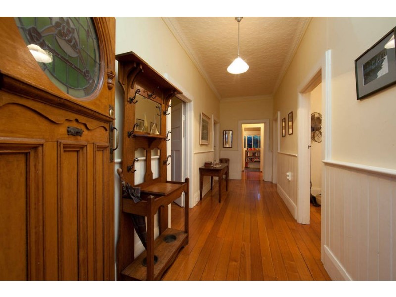 9 Red Knights Road, Sandy Bay TAS 7005