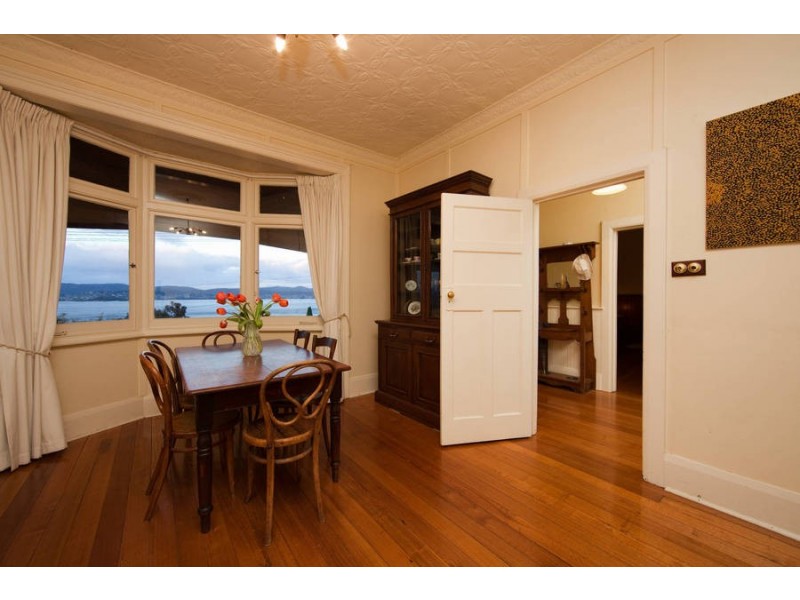 9 Red Knights Road, Sandy Bay TAS 7005