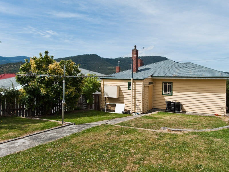 7 Barnett Avenue, New Norfolk TAS 7140