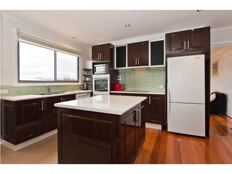 323 Carella St, Tranmere TAS 7018