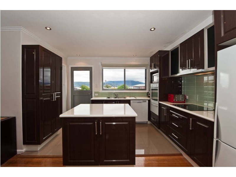 323 Carella St, Tranmere TAS 7018