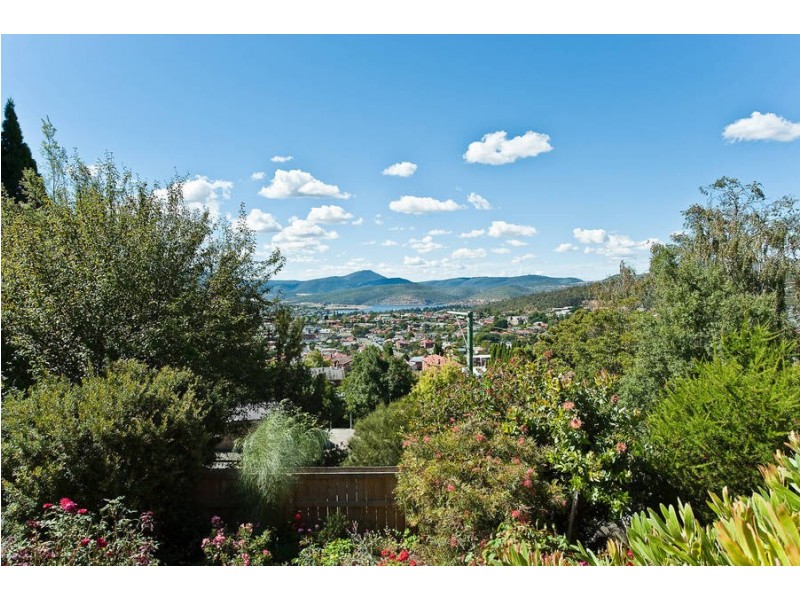 9 Auvergne Avenue, Mount Stuart TAS 7000