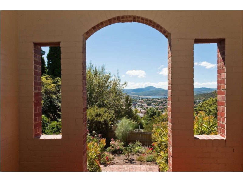 9 Auvergne Avenue, Mount Stuart TAS 7000