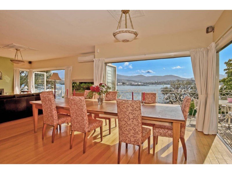 91 Derwent Avenue, Lindisfarne TAS 7015