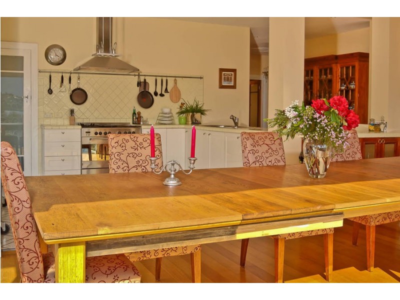 91 Derwent Avenue, Lindisfarne TAS 7015